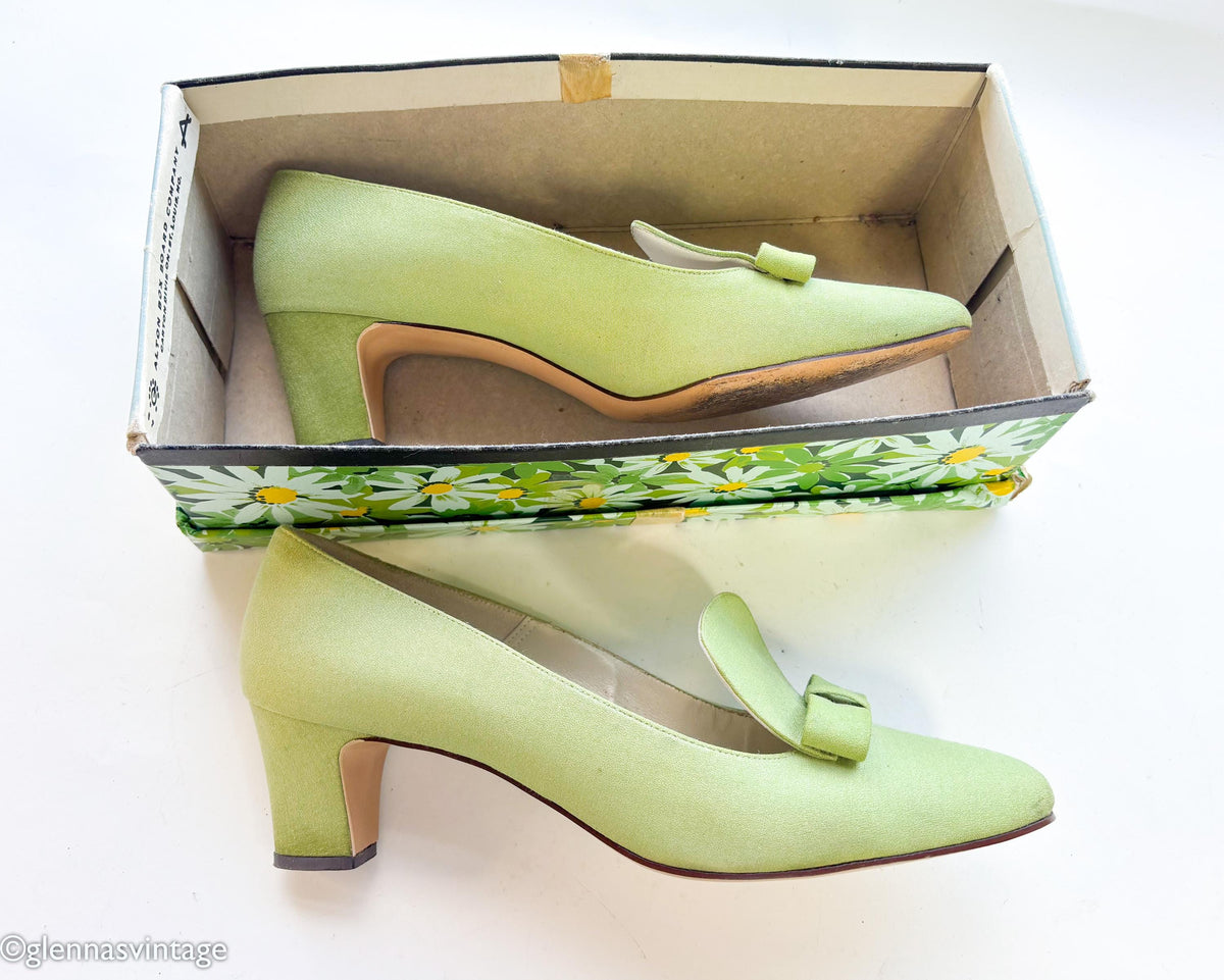 1960s Mod  Lime Green Linen Low Heel Shoes, Size 8B
