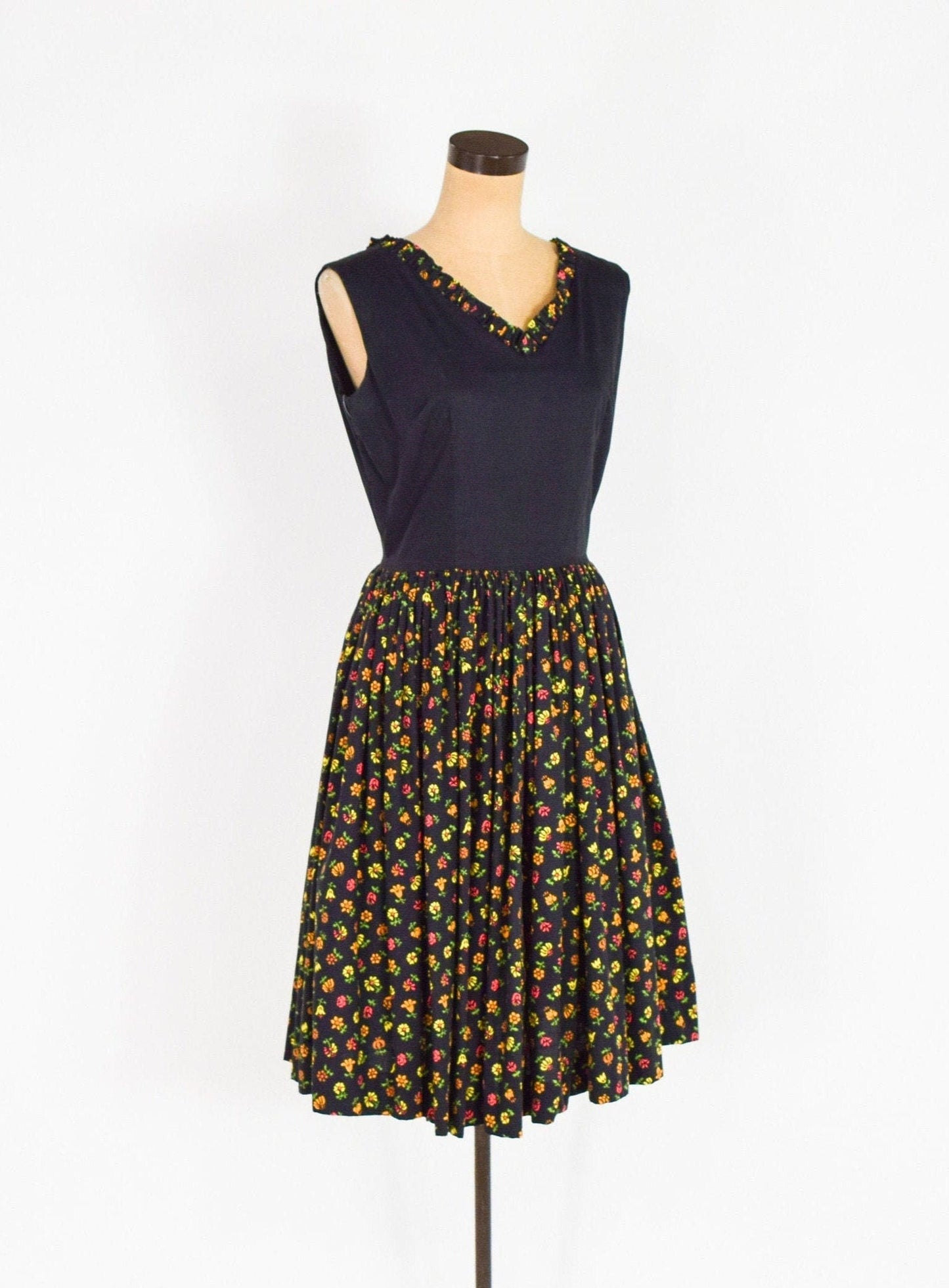 1950s Black Cotton Sleeveless Dress | 50s Black Floral Print Cotton Dress | Rockabilly | Medium