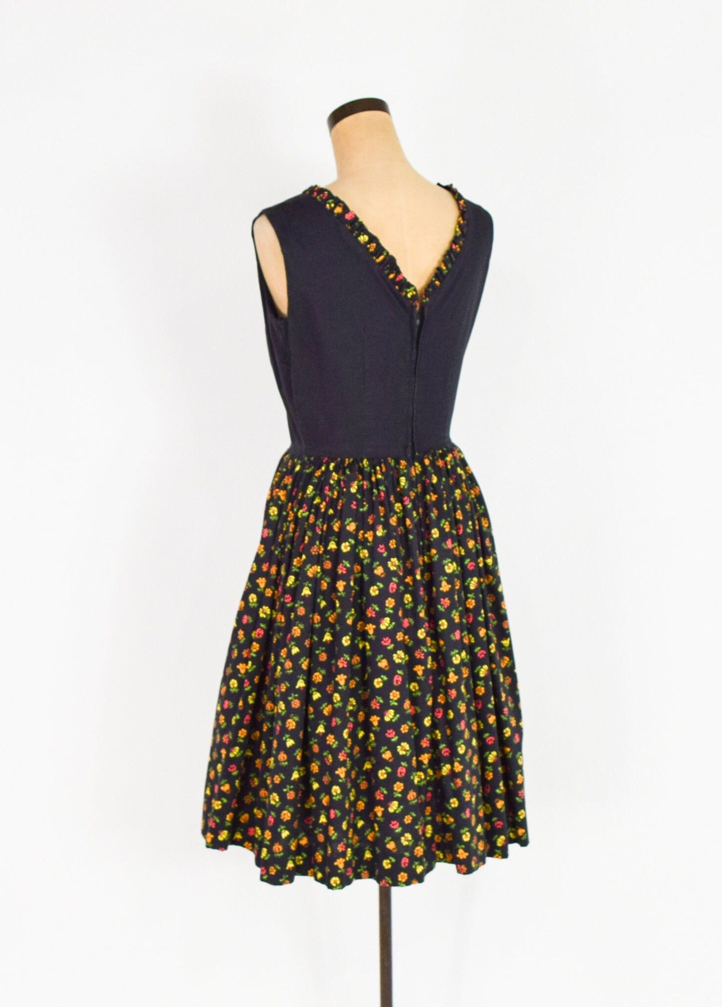 1950s Black Cotton Sleeveless Dress | 50s Black Floral Print Cotton Dress | Rockabilly | Medium