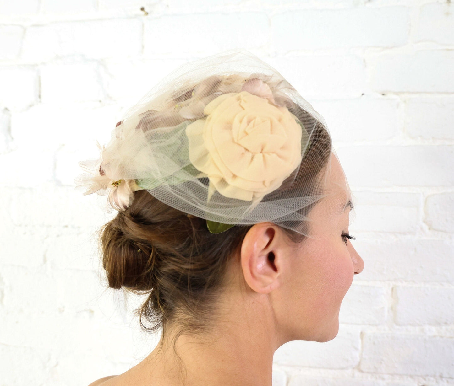 1950s Beige Floral Fascinator, IvoryTulle Wedding Hat