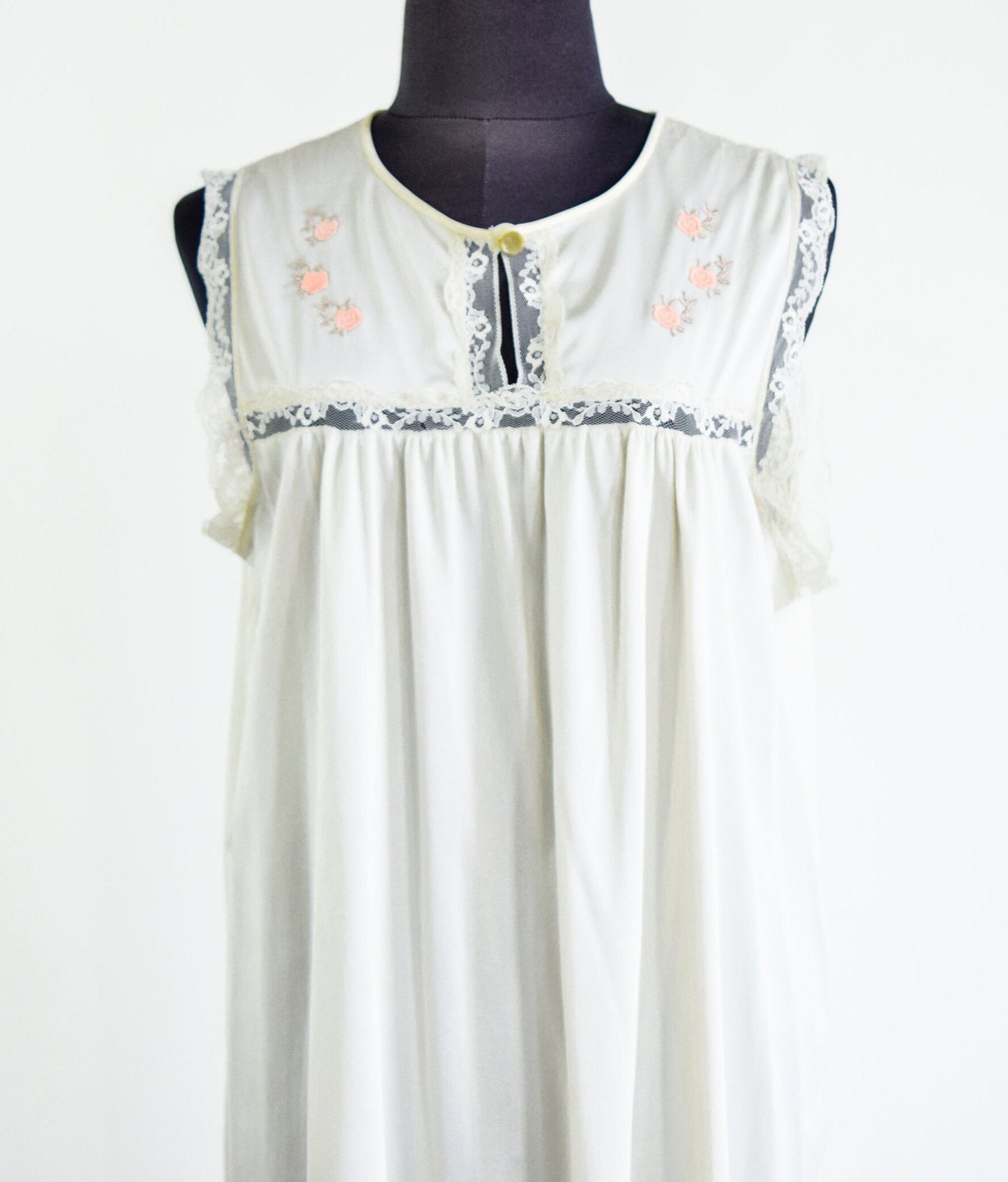 1960s Creme Embroidered Peignoir Set | Short Robe & Gown, Large