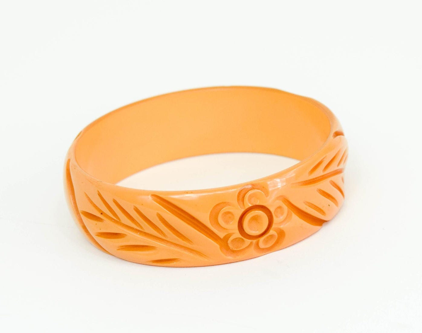 1940s Butterscotch Bakelite Bracelet | Gold Carved Bakelite Bangle