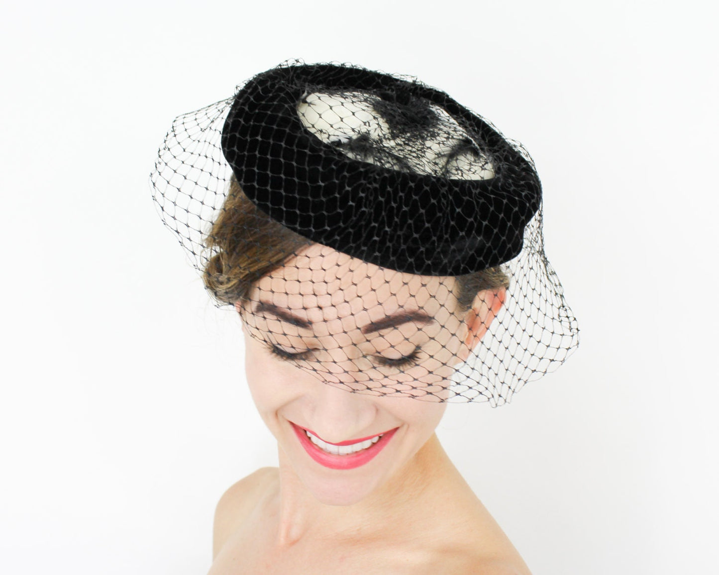 1950s Black Velvet & White Feather Pillbox Ring Hat