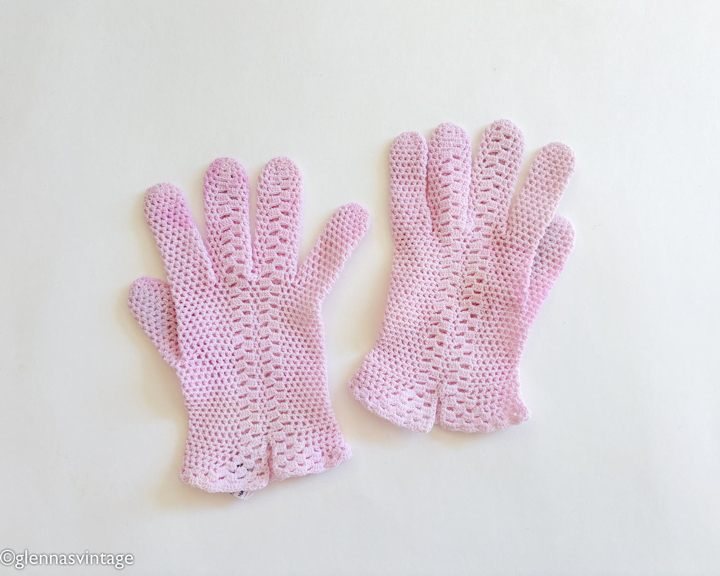 1950s Crochet Pink Gloves, Medium