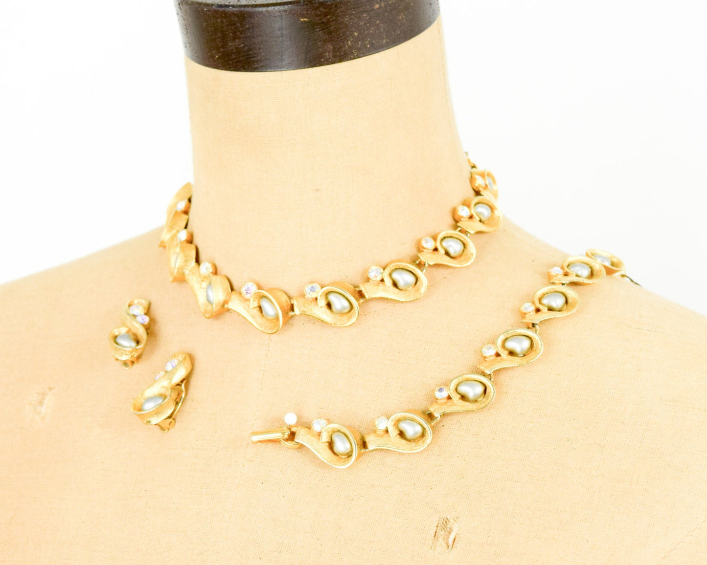 1960s Gold & Gray Pearl Necklace Bracelet Earrings Parure Jewelry Set