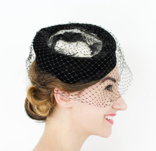 1950s Black Velvet & White Feather Pillbox Ring Hat