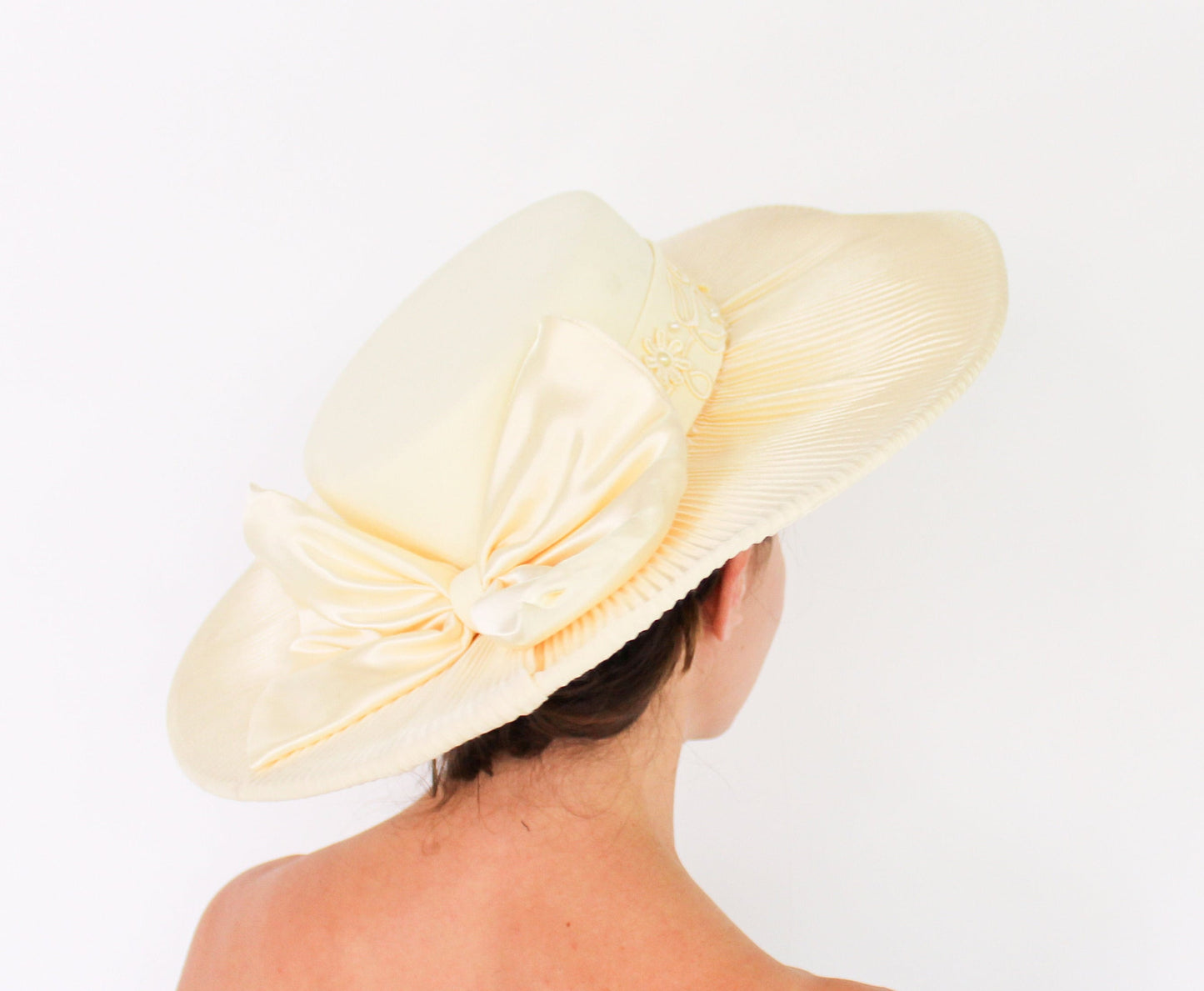 1980s Creme White  Satin Platter Hat with Bow