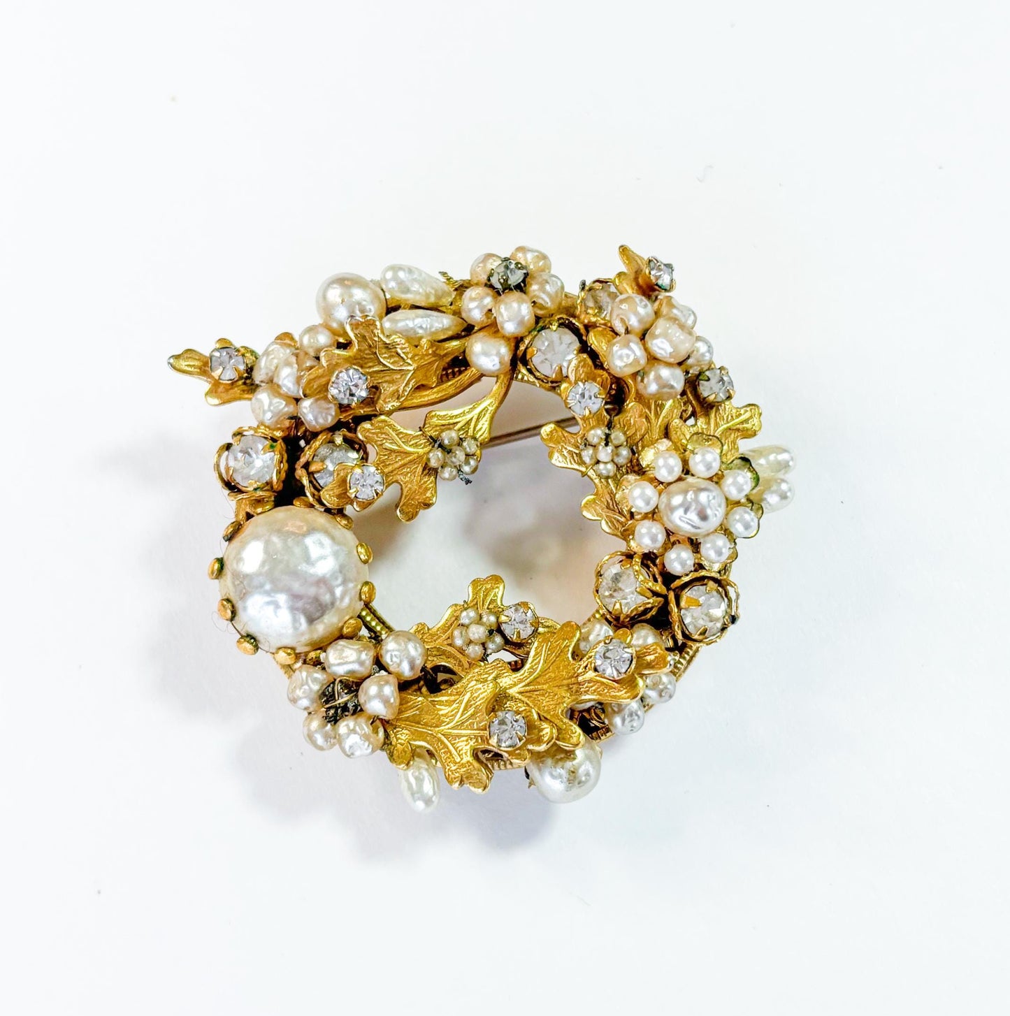 1950s Robért Brooch,  Pearl Rhinestone & Gold Circle Wreath Pin