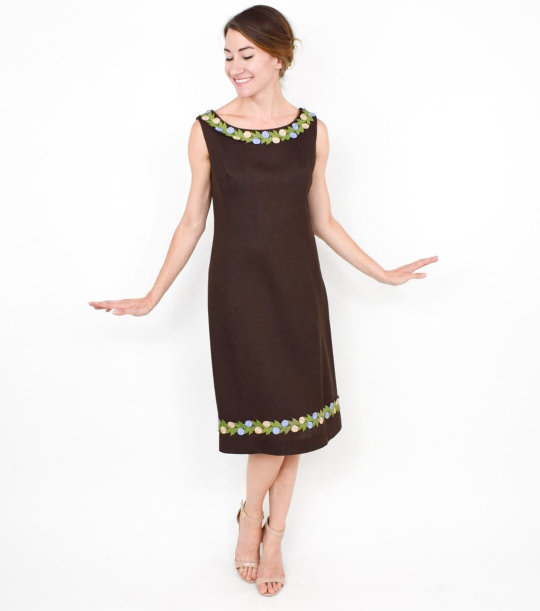 1950s Brown Linen Shift Dress with Floral Appliqué, Medium