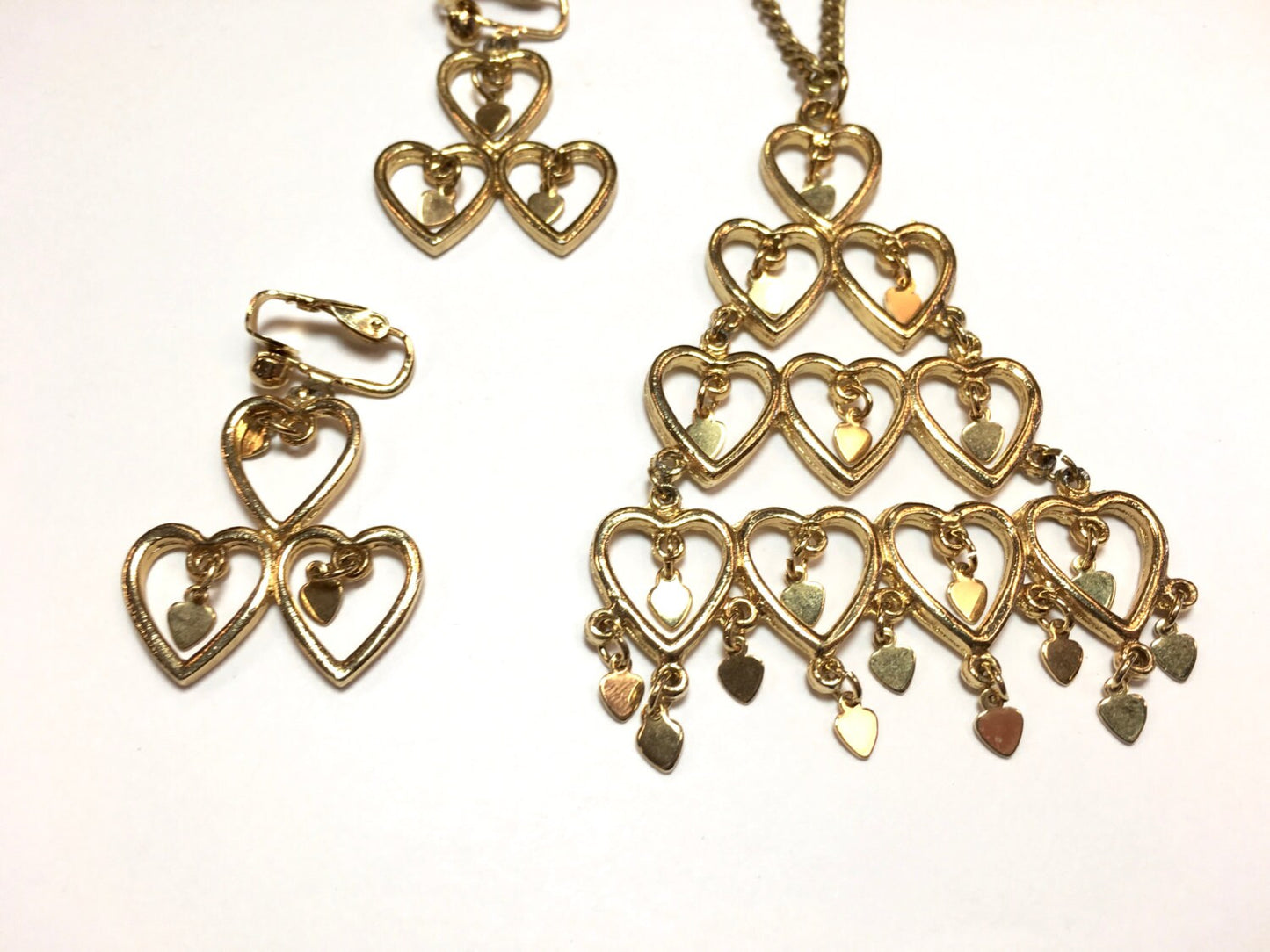 1970s Gold Hearts Necklace & Earrings Jewelry Set