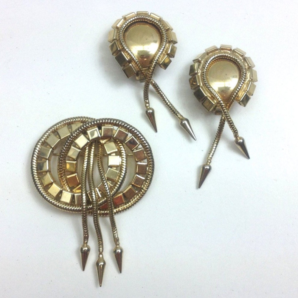 Hobé | 1960s Gold Brooch Earring Set | 60s Gold Mod Brooch & Clip Earrings | Gold Brooch Set | Hobé