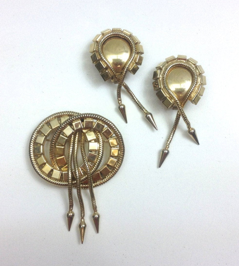 Hobé | 1960s Gold Brooch Earring Set | 60s Gold Mod Brooch & Clip Earrings | Gold Brooch Set | Hobé