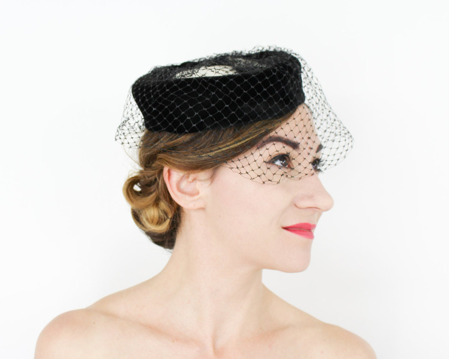 1950s Black Velvet & White Feather Pillbox Ring Hat