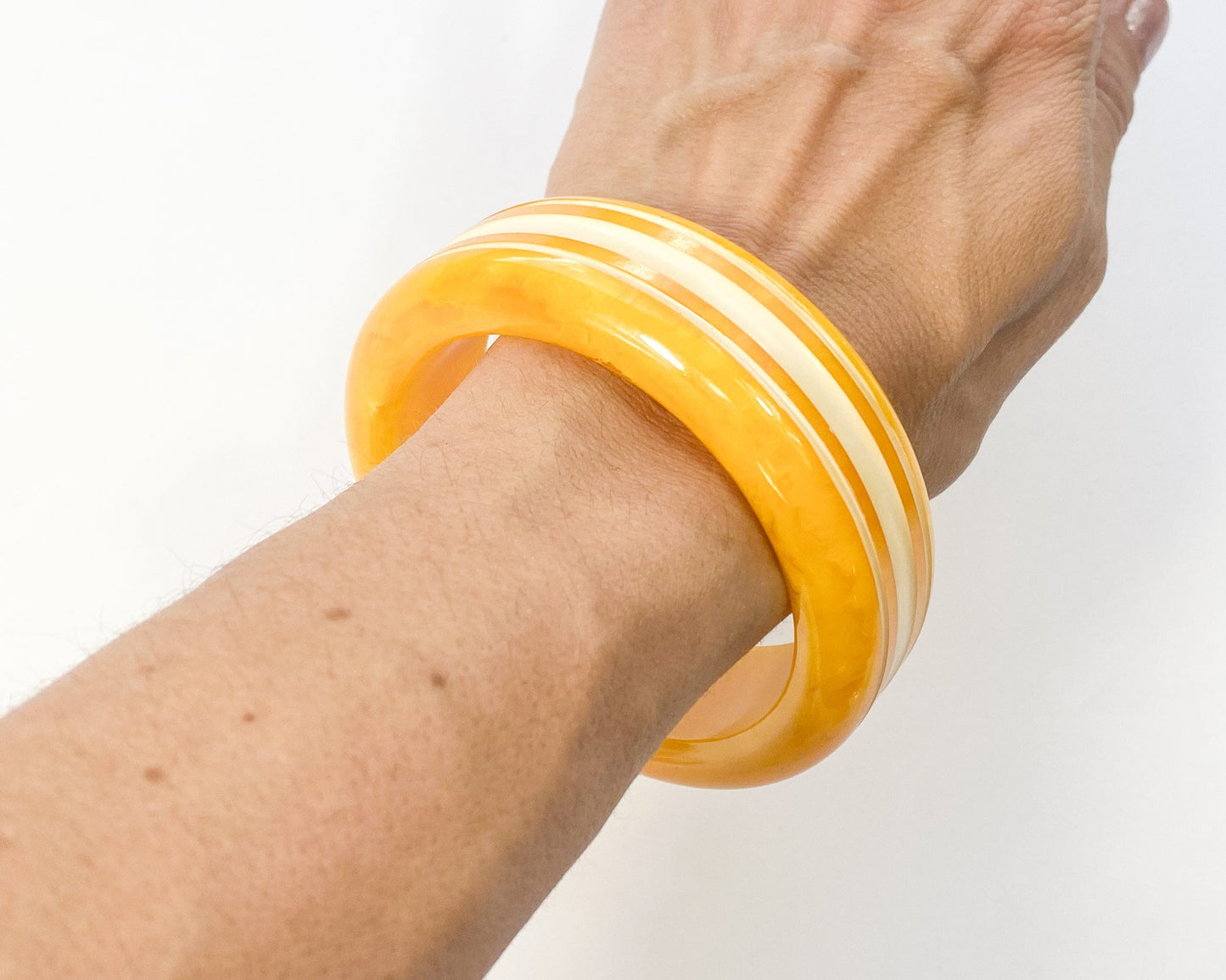 1940s Yellow Bakelite Bangle | Gold & White Stripe Bracelet