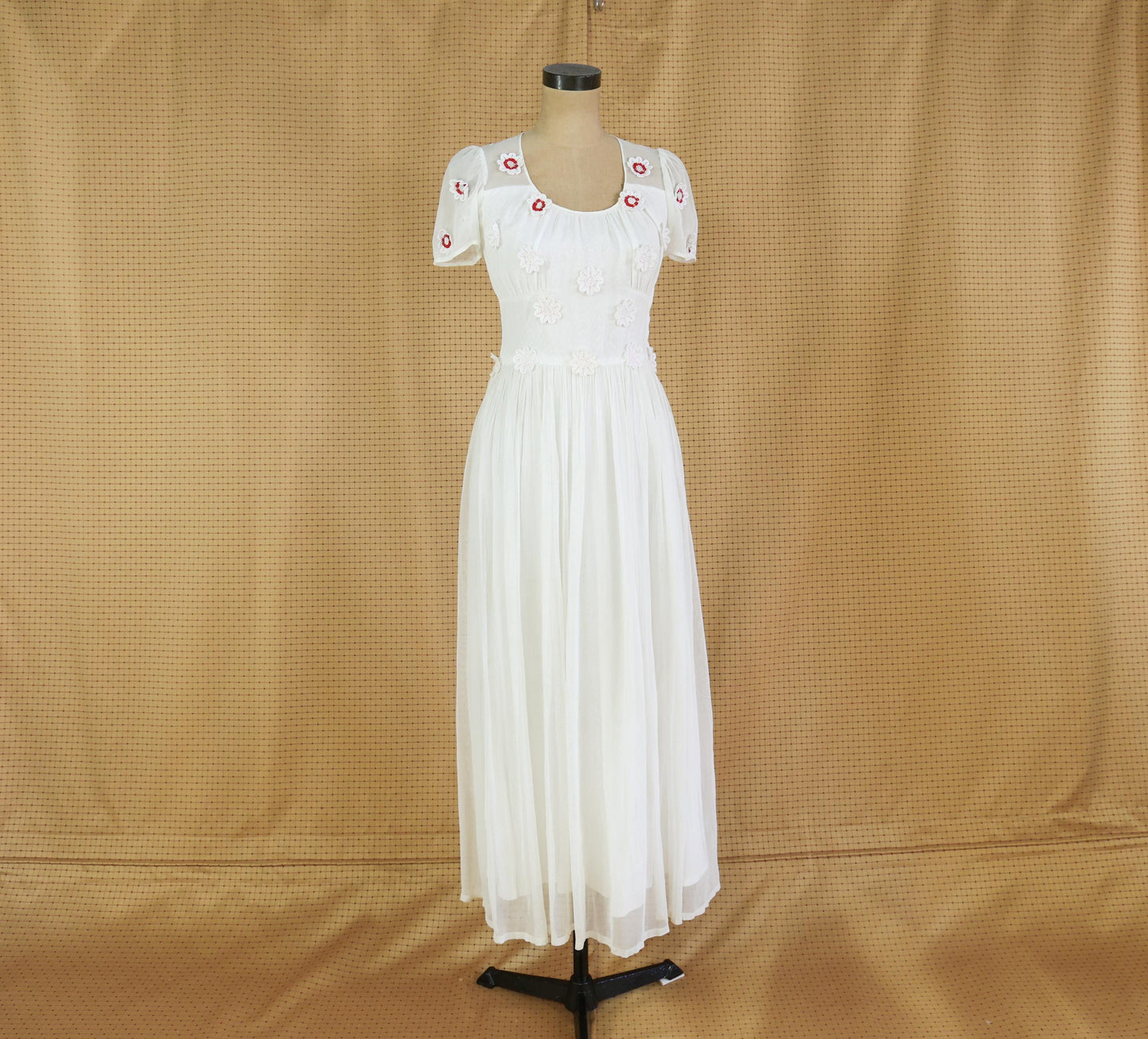 1930s White Lace Flower Evening Gown, Vintage Wedding, Small