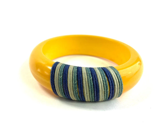 1940s Yellow Bakelite String Wrapped Bangle | 40s Golden Bakelite Bracelet