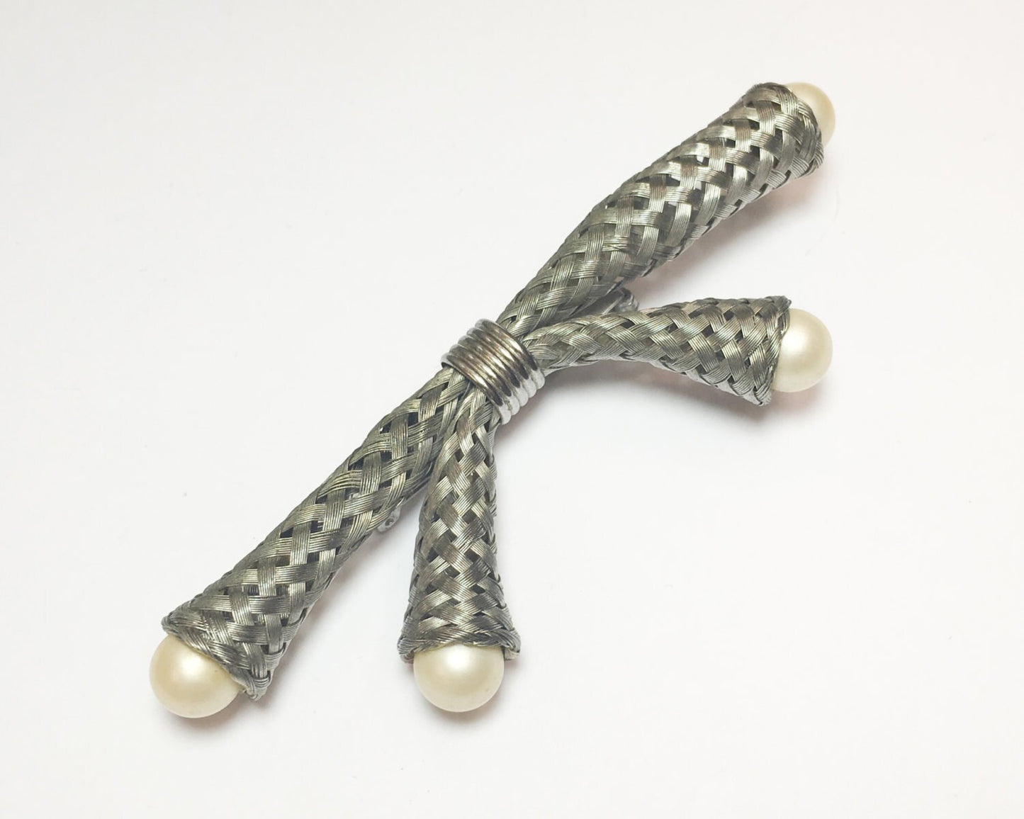 1940s Silver Woven Metal Brooch | 40s Silver Mesh Bow Pin | Silver Mesh Lapel Pin