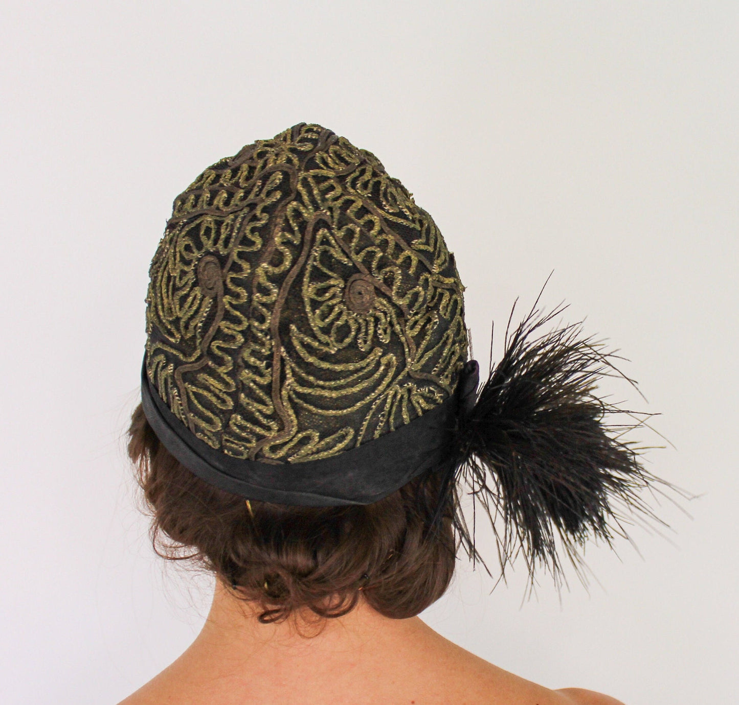 1920s Black Silk Flapper Cloche Hat with Ostrich Feather