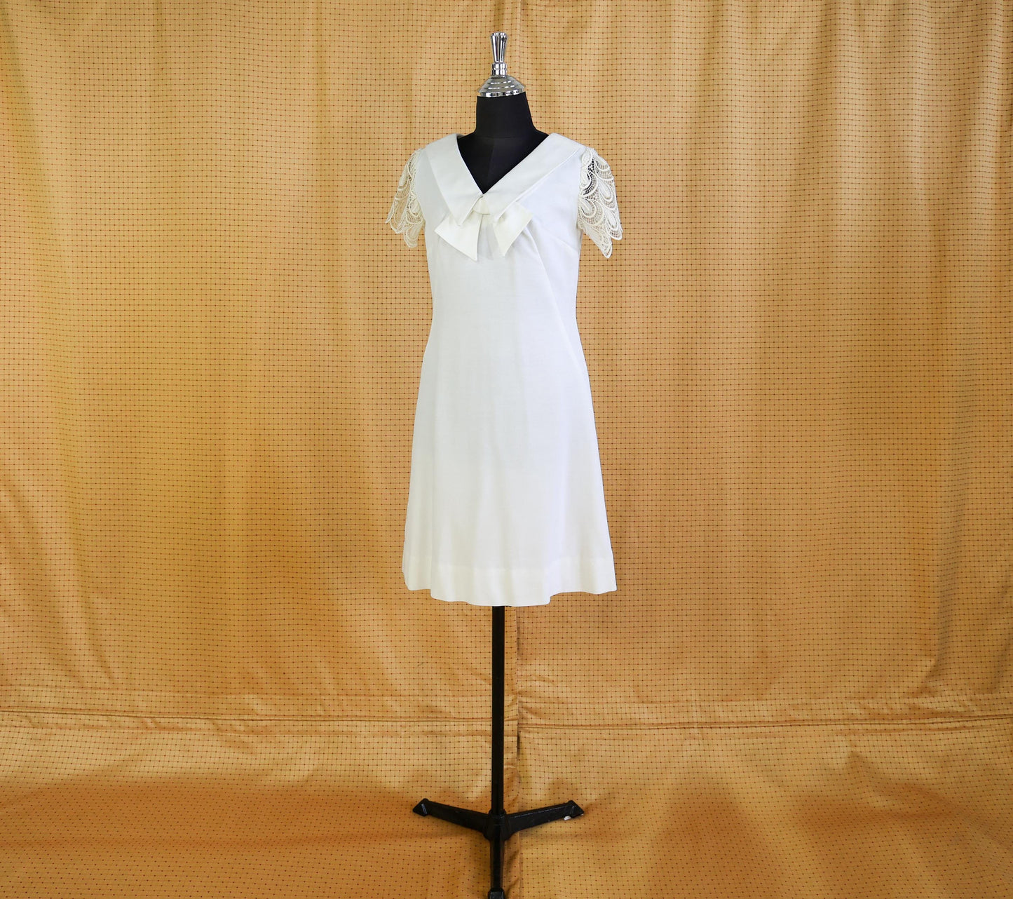 1960s White Lace Sleeve Short Wedding Dress, Medium