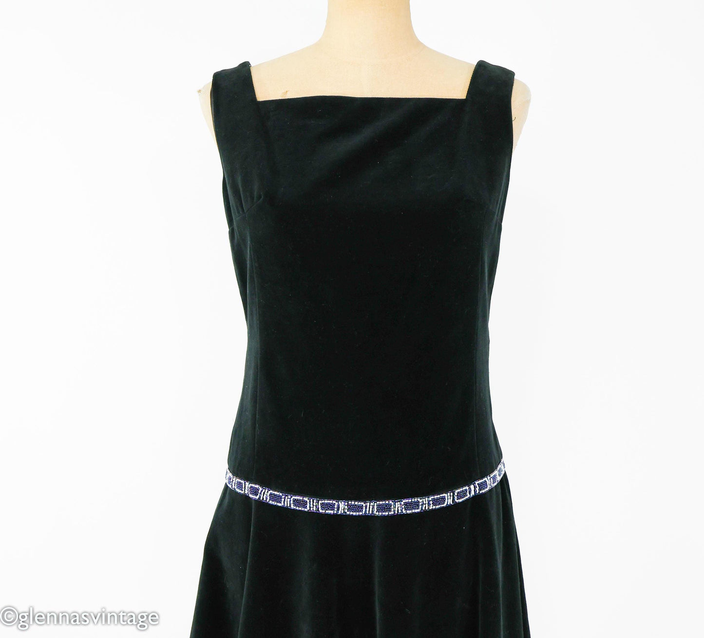 1960s Black Velvet Drop Waist Dress | 60s Black Cotton Velvet Shift | Twiggy | Schade Kleidung | Small