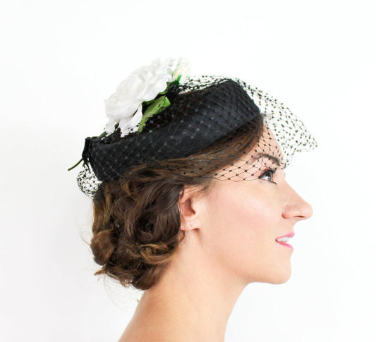 1950s Black Woven Raffia Ring Hat with White Rose