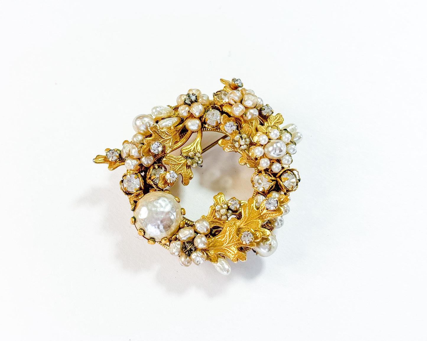 1950s Robért Brooch,  Pearl Rhinestone & Gold Circle Wreath Pin