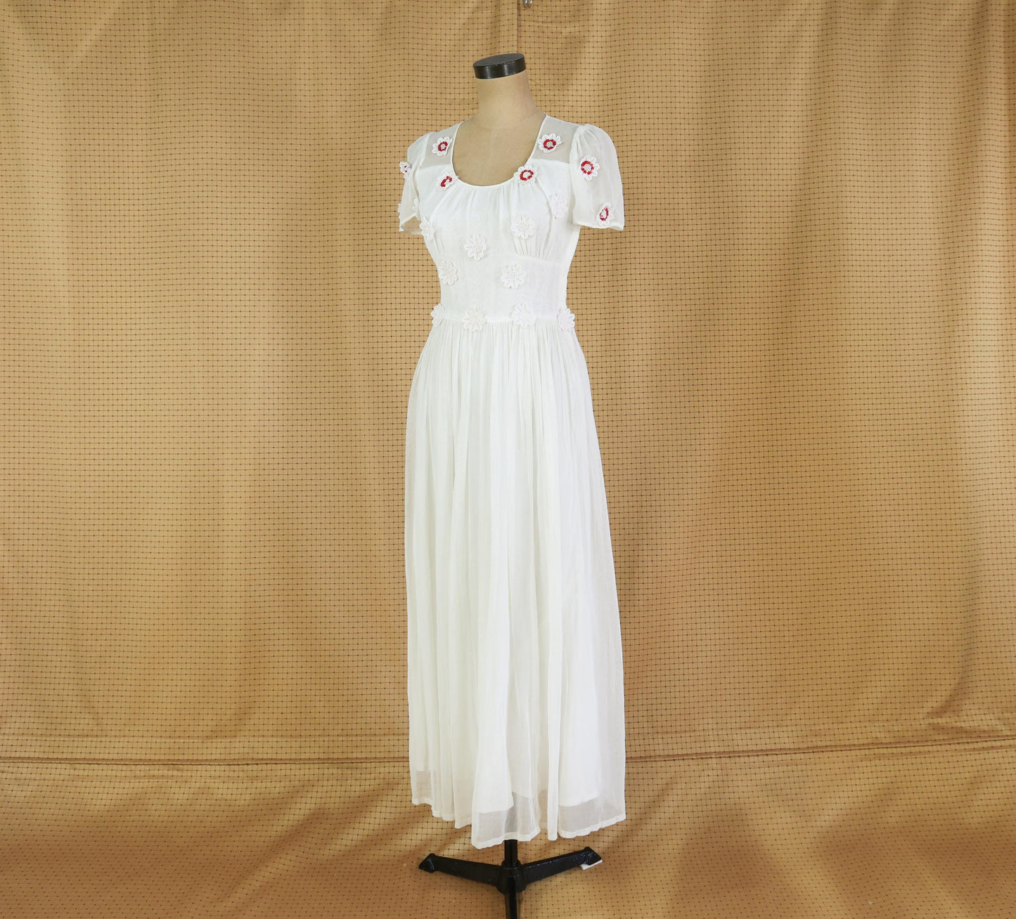 1930s White Lace Flower Evening Gown, Vintage Wedding, Small