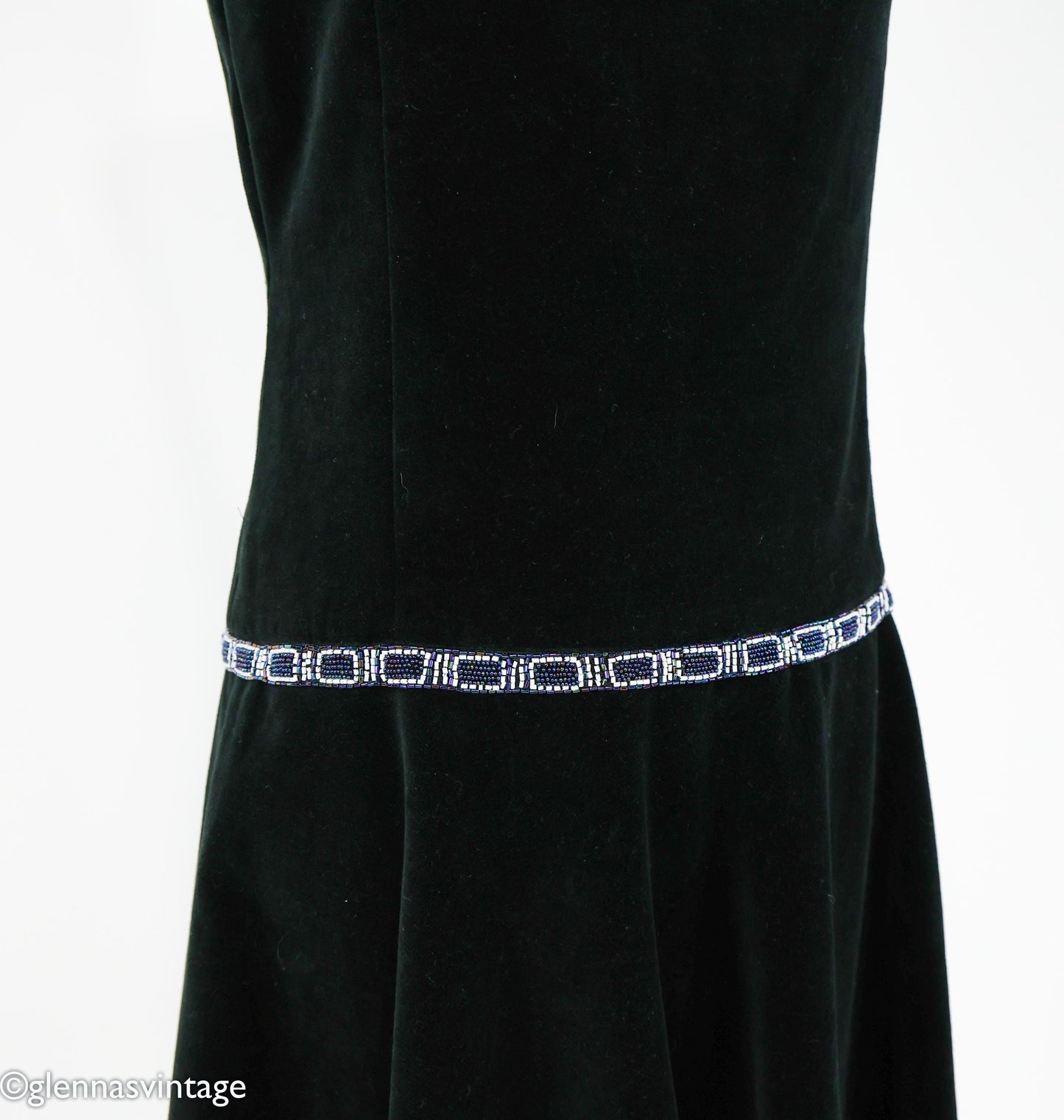 1960s Black Velvet Drop Waist Dress | 60s Black Cotton Velvet Shift | Twiggy | Schade Kleidung | Small