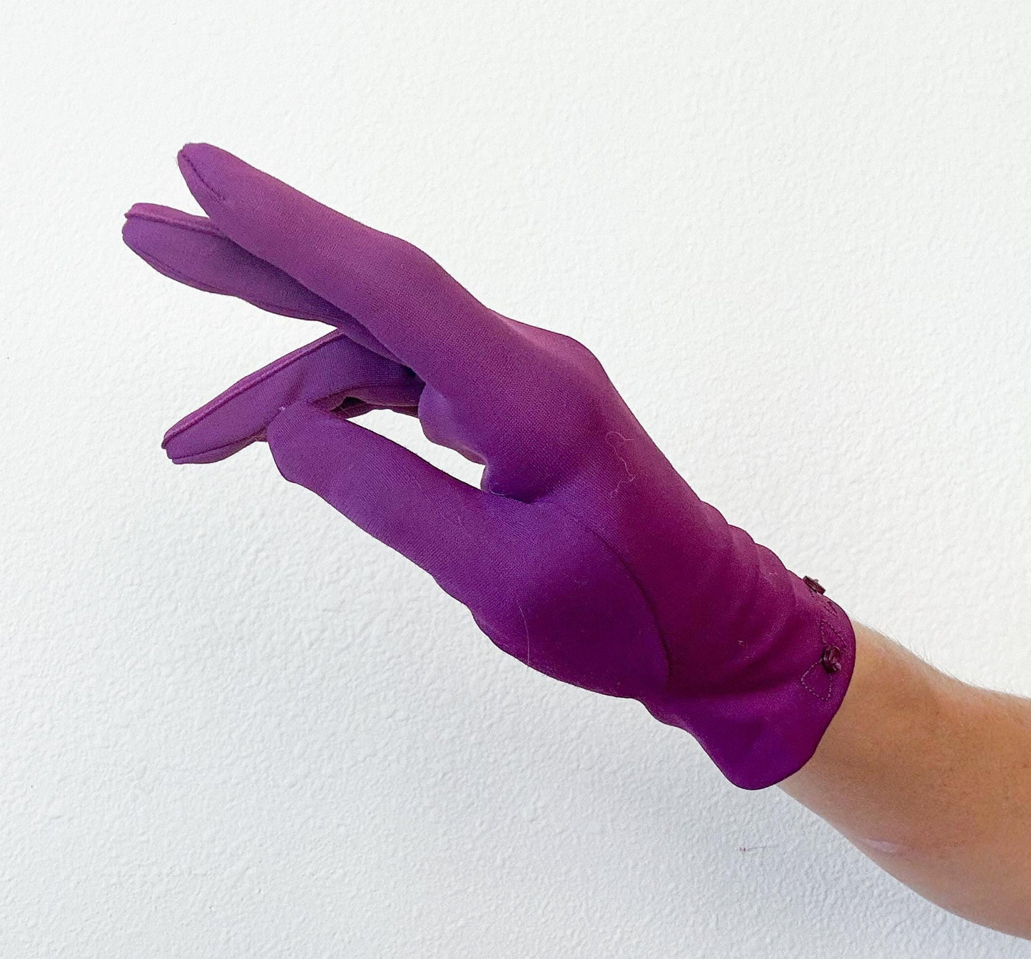 1960s Magenta Purple Vintage Gloves
