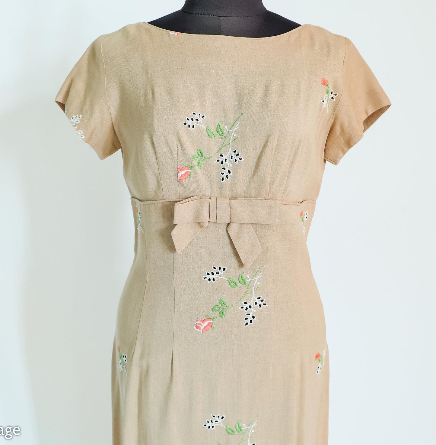 1950s Beige Linen Sheath Dress with Floral Embroidery, Medium