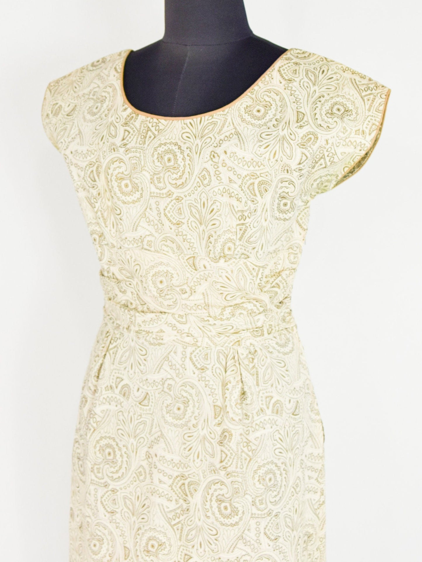 1950s Gold & Creme Paisley Print Cotton Sheath Dress, Medium