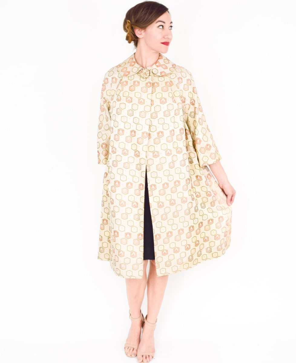 1950s Beige Silk Brocade Evening Coat | 50s Gold and Beige Silk Coat | Tailor Hong Kong | Large