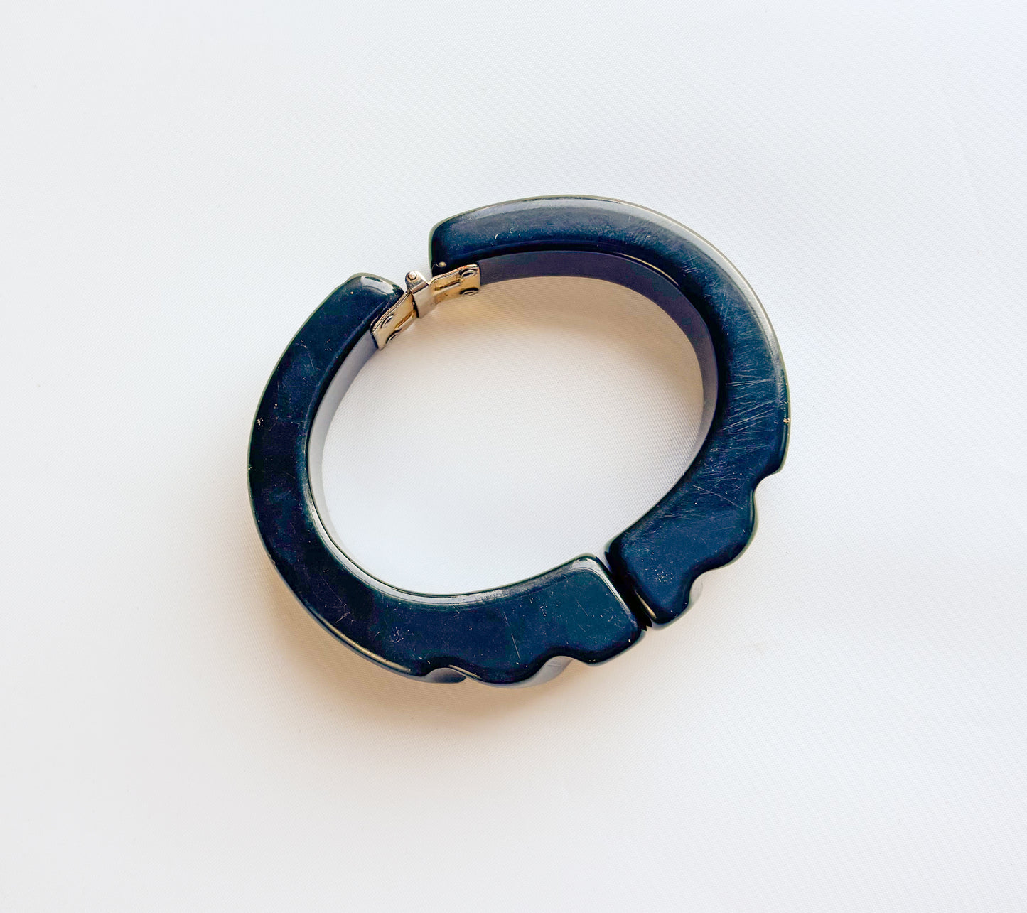 1930s Dark Green Bakelite Hinge Bracelet | Vintage Carved Forest Green Clamper