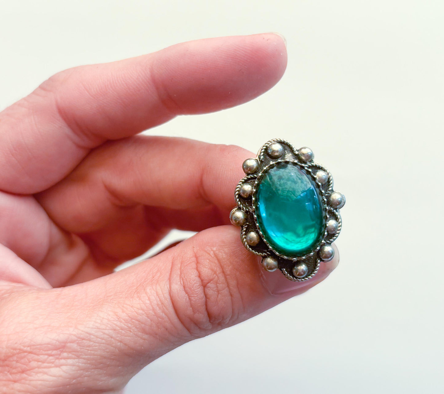 1950s Green Glass Ring | Vintage Bright Green Adjustable Ring