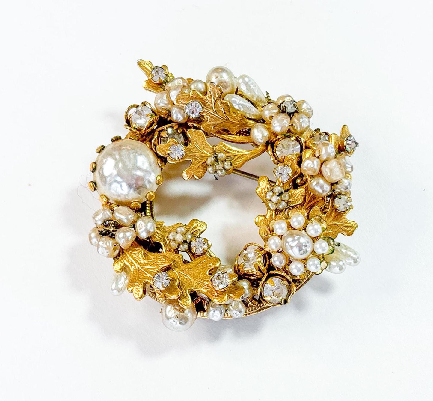 1950s Robért Brooch,  Pearl Rhinestone & Gold Circle Wreath Pin