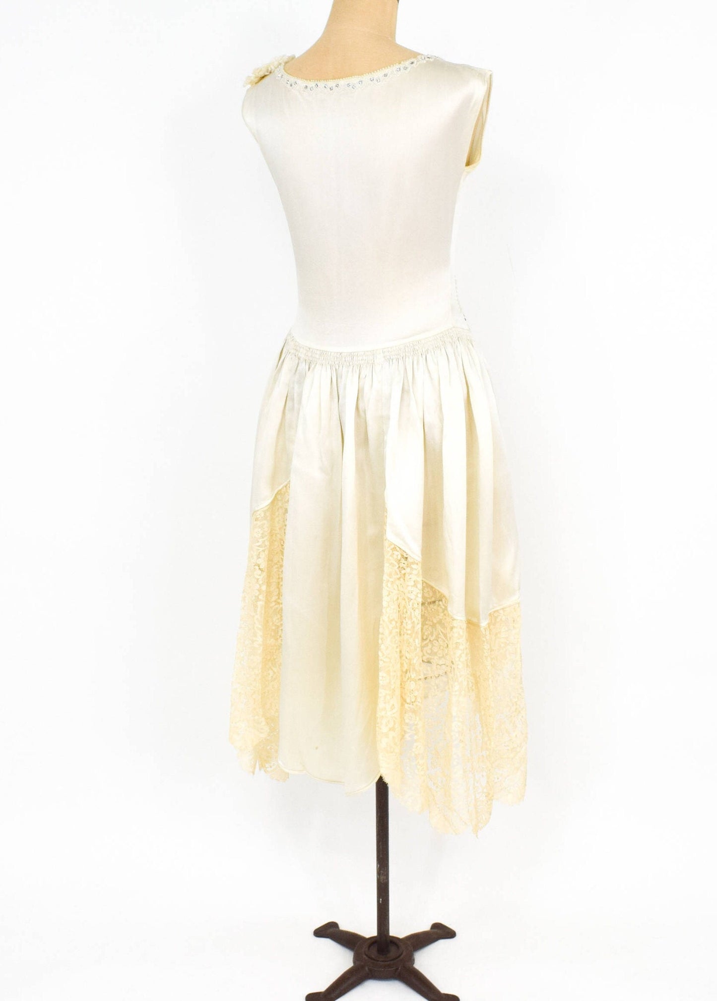1920s White Silk Beaded Robe de Style Wedding Dress with Rhinestones & – Glennas Vintage Shop
