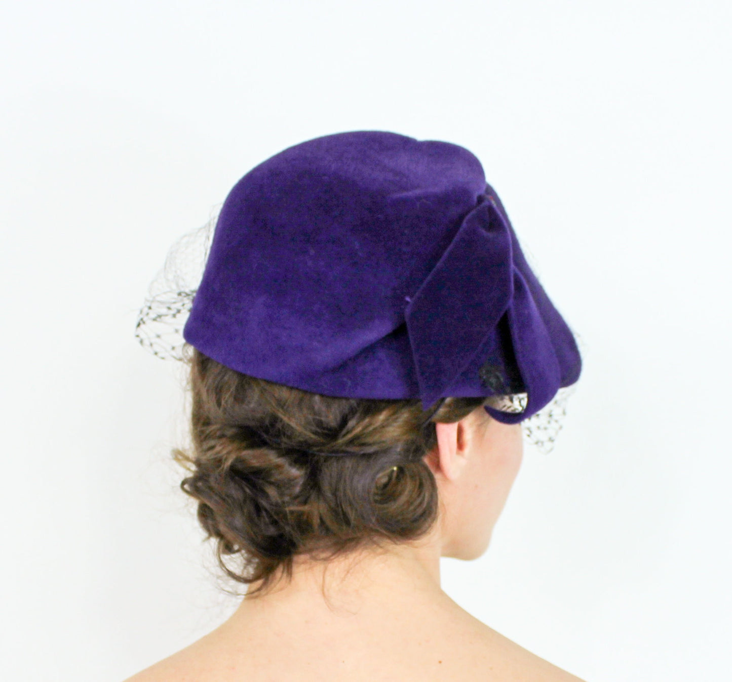 1950s Purple Wool Felt Fascinator Hat with Rhinestone Pin &Netting