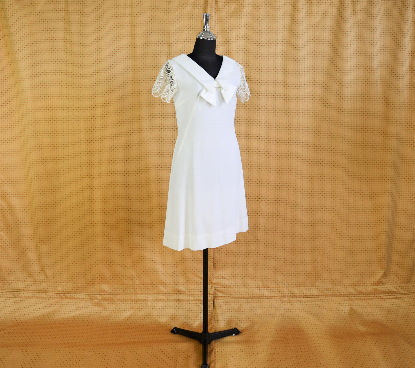 1960s White Lace Sleeve Short Wedding Dress, Medium