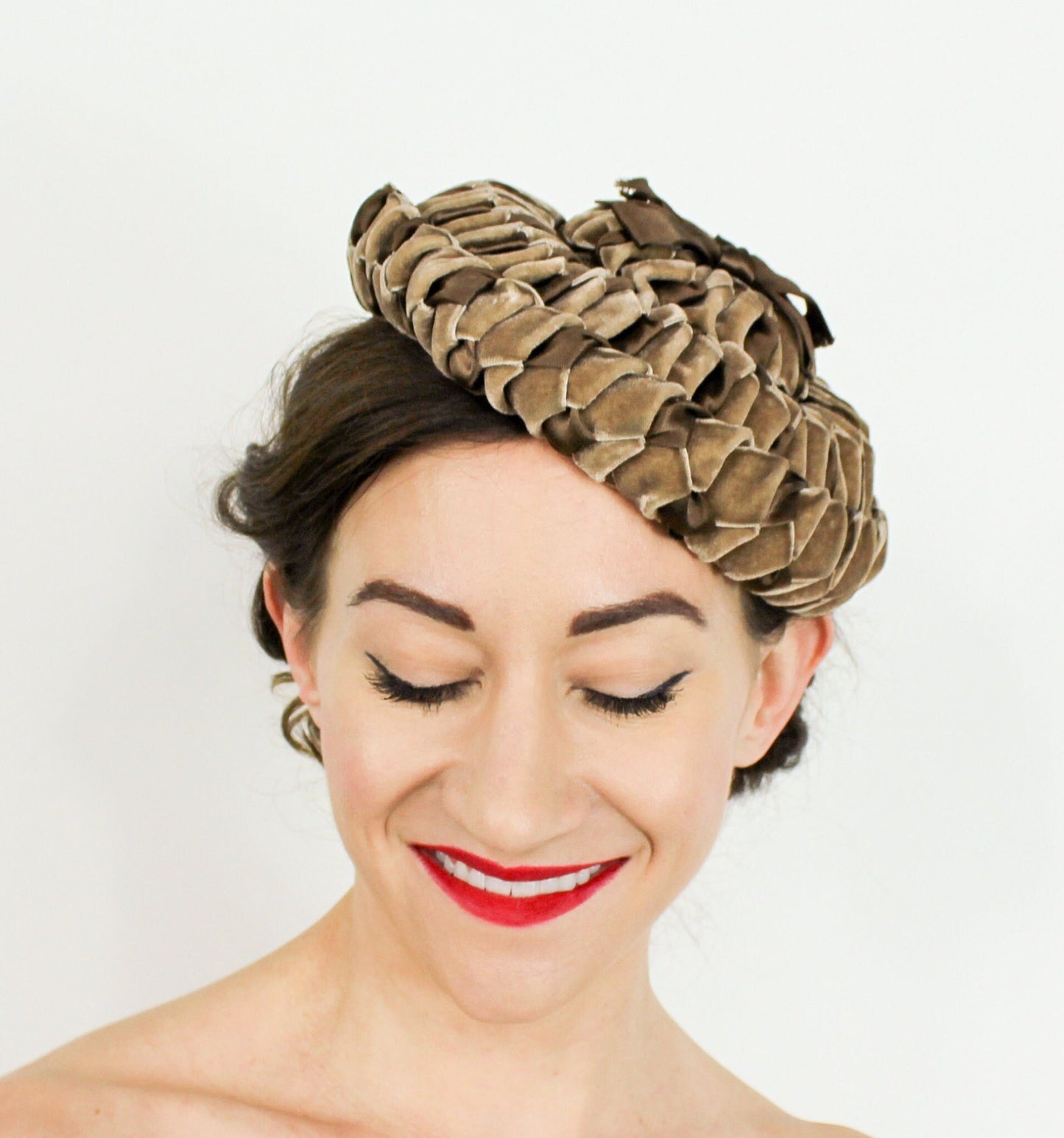 1950s Brown Velvet Woven Beret Hat
