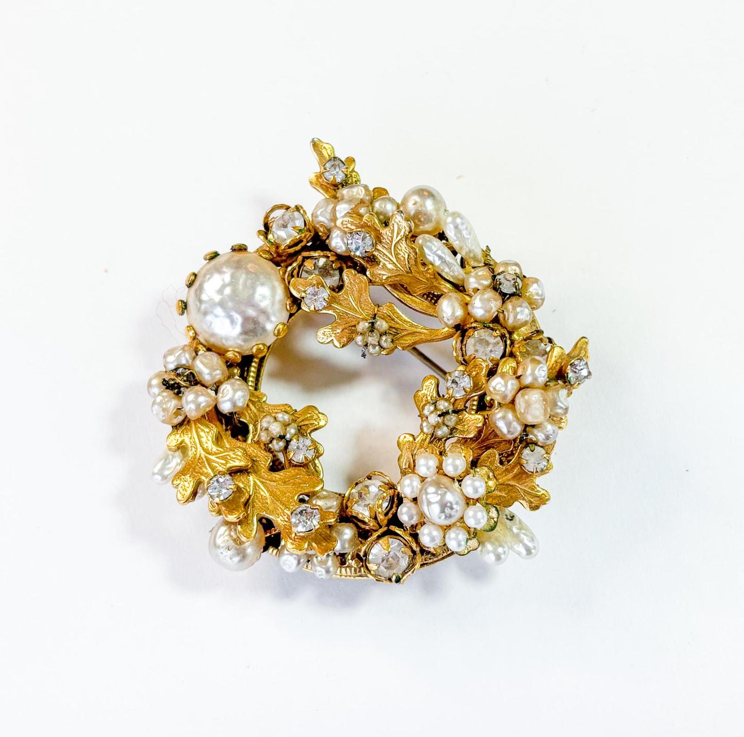 1950s Robért Brooch,  Pearl Rhinestone & Gold Circle Wreath Pin