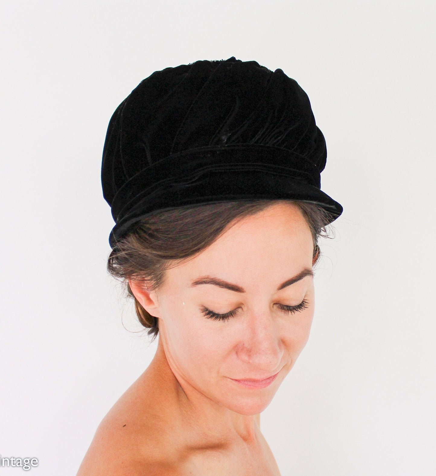 1960s Black Velvet Bubble Hat