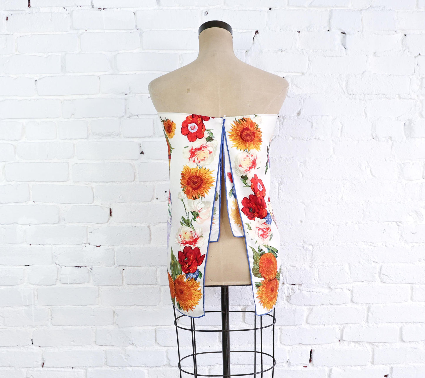 1980s Gucci Floral Flower Vases Print Silk Scarf