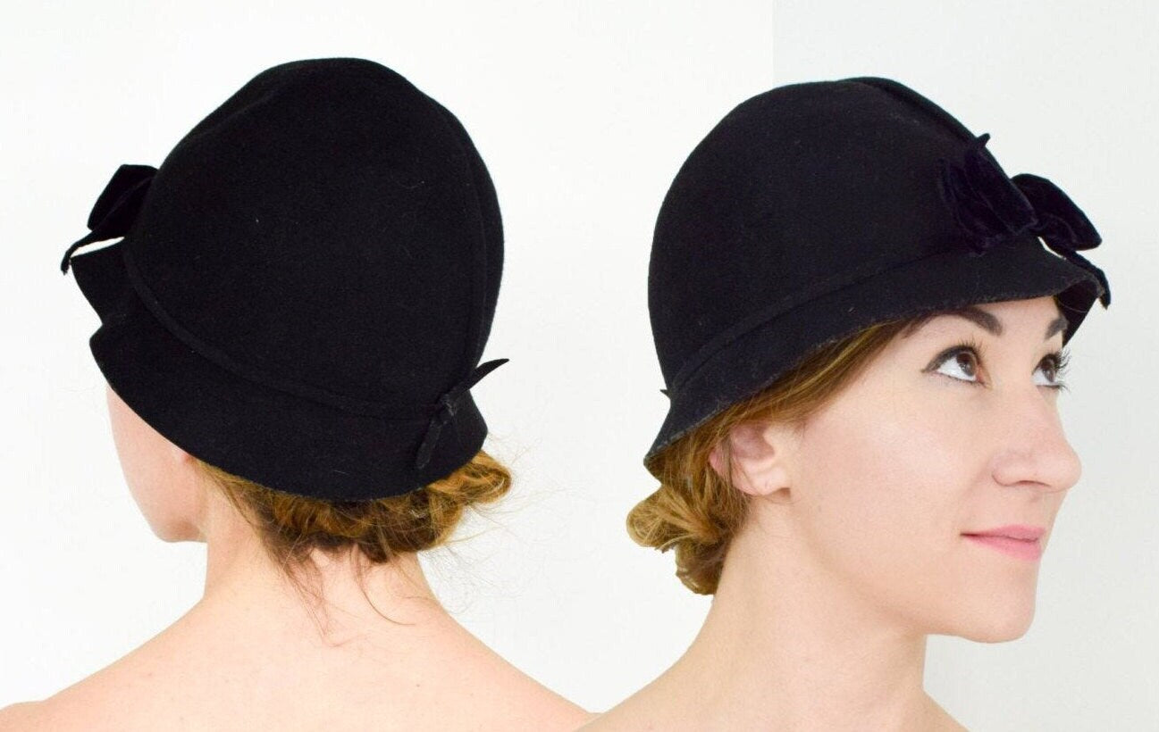1930s Black Wool Felt Cloche Hat with Velvet Bow