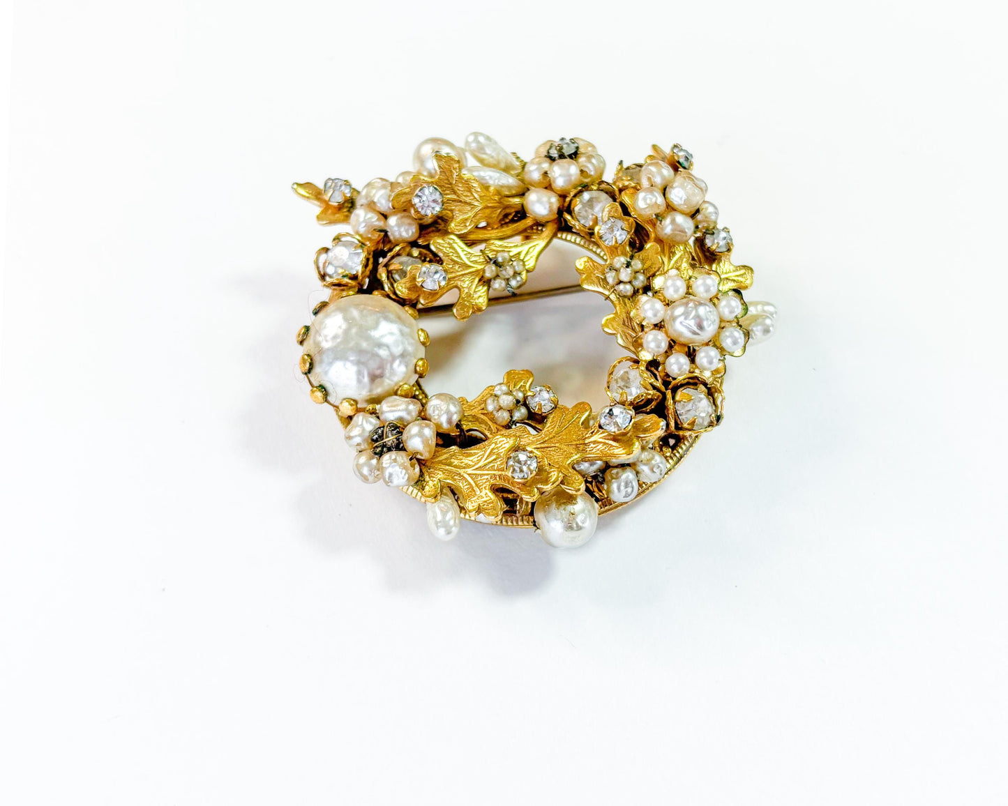 1950s Robért Brooch,  Pearl Rhinestone & Gold Circle Wreath Pin