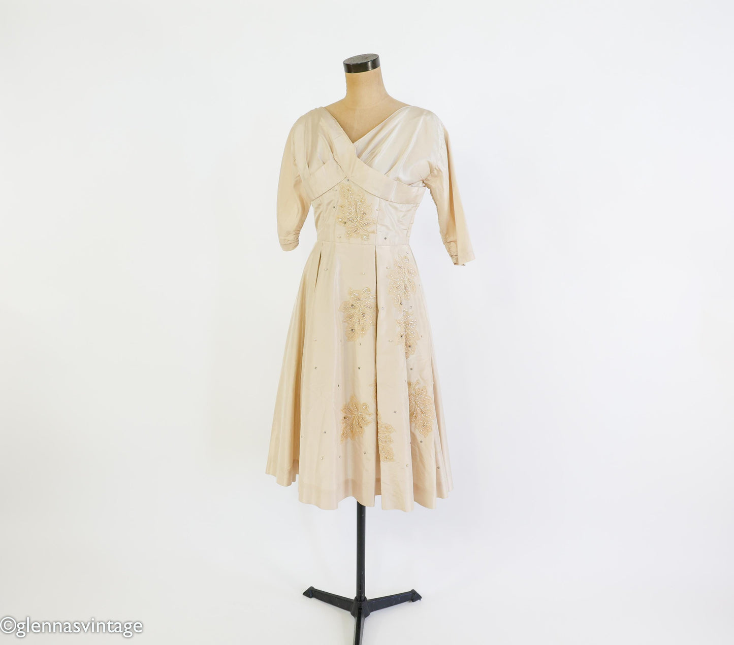 1940s Beige Silk Taffeta Party Dress with Sequins & Pearl, Medium