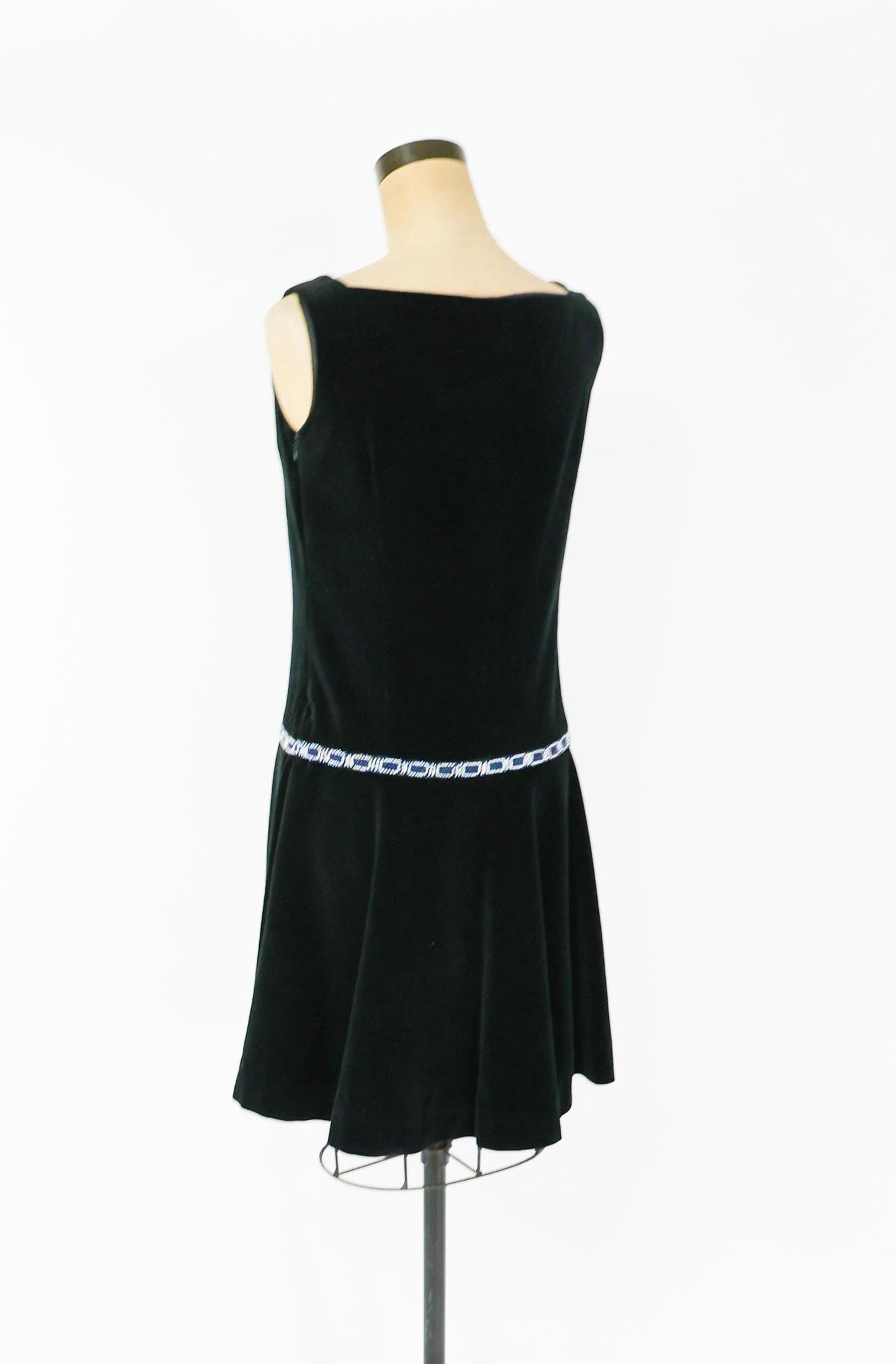 1960s Black Velvet Drop Waist Dress | 60s Black Cotton Velvet Shift | Twiggy | Schade Kleidung | Small