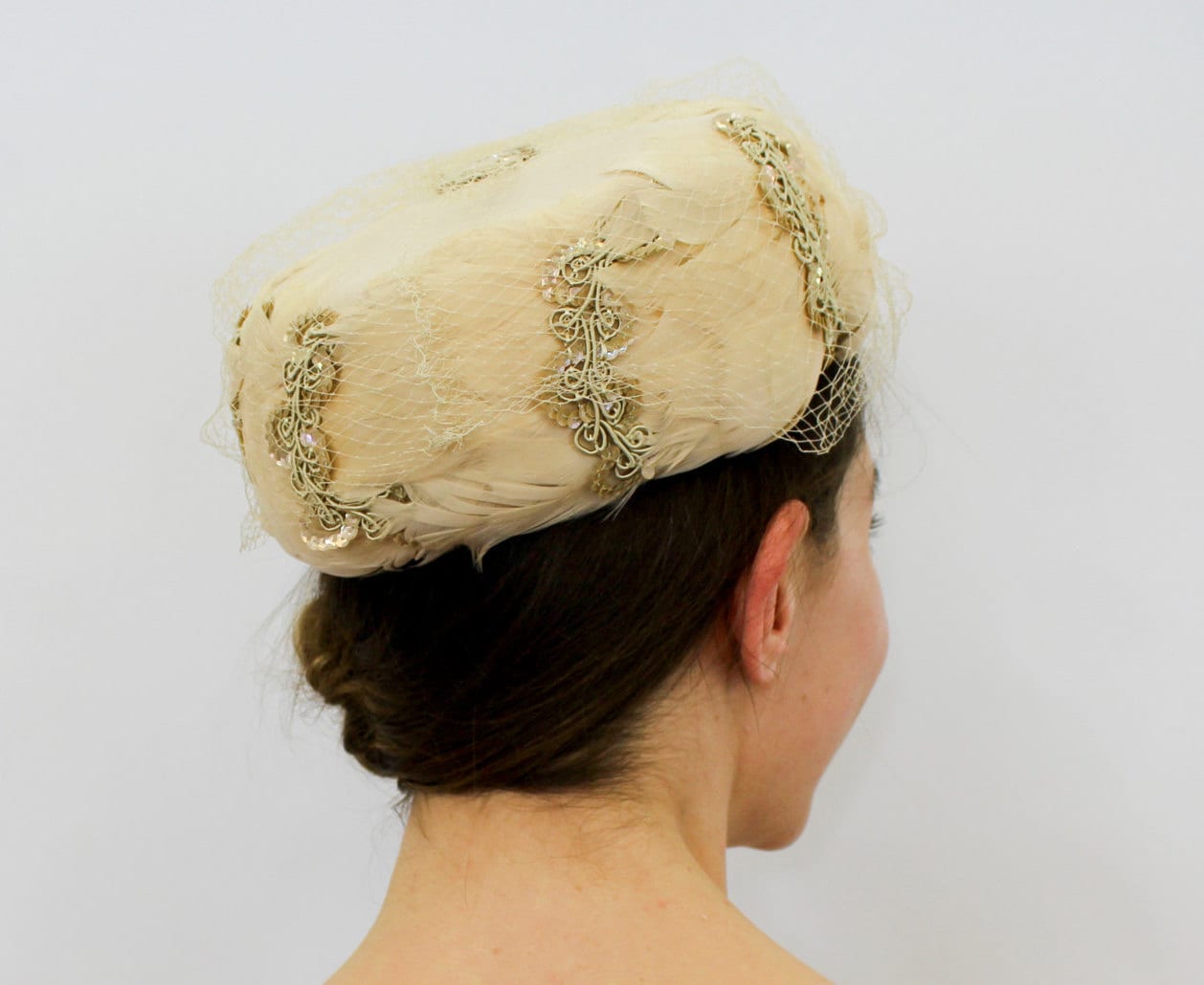 1960s Blush Ivory Feather Pillbox Hat