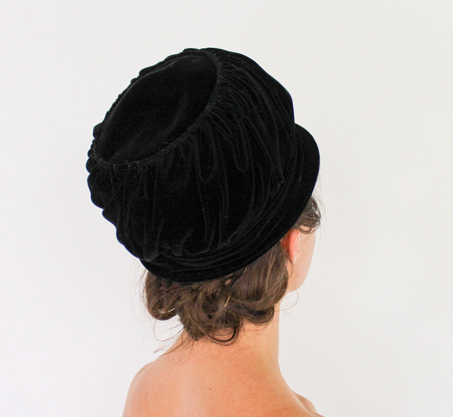 1960s Black Velvet Bubble Hat