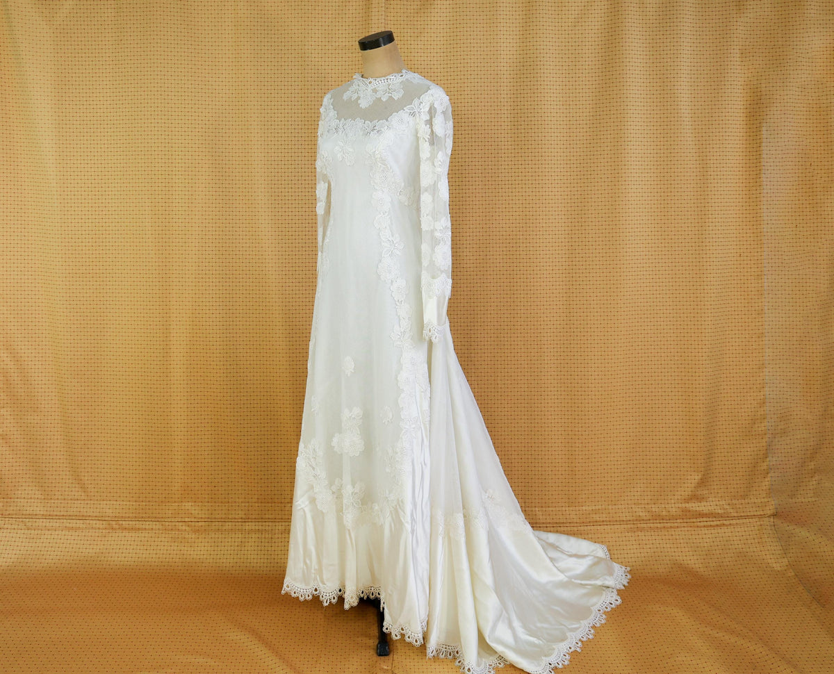 1970s Ivory Lace Wedding Gown | Vintage Wedding Dress & Long Train, Medium